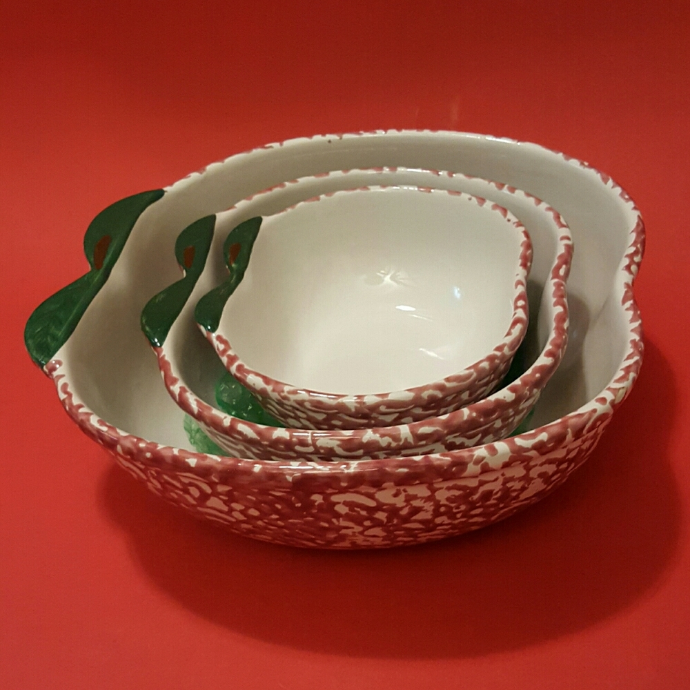 Set of 3 Ceramic Apple-shaped Nesting bowls